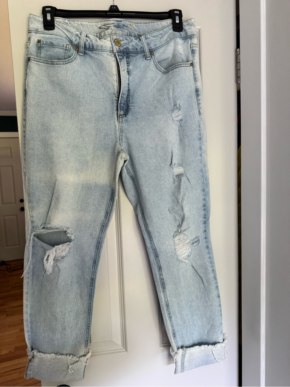 Seven7 Cropped Light Wash Distressed Women’s Jeans